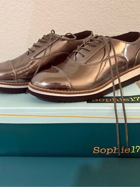 brand new Sophie17 metallic platform oxford shoes in size 9